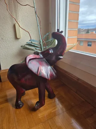 Elefante decorativo de madera