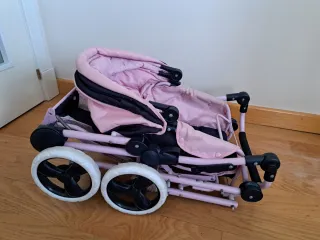Carrito de juguete rosa y azul marino, y bañerita