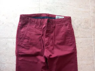 Pantalones chinos rojos hombre