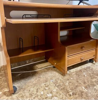 Escritorio vintage madera con bandeja