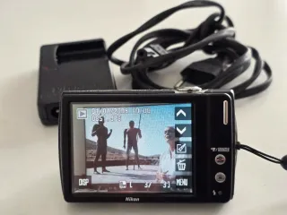 Cámara Nikon Coolpix S230 10MP Táctil + Cargador