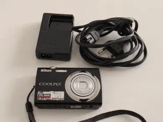 Cámara Nikon Coolpix S230 10MP Táctil + Cargador