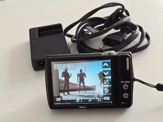 Cámara Nikon Coolpix S230 10MP Táctil + Cargador