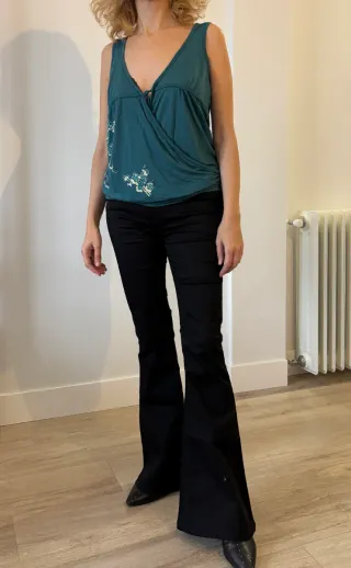 Top con bordados Bershka