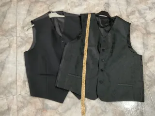 Traje negro de hombre con 2 chalecos