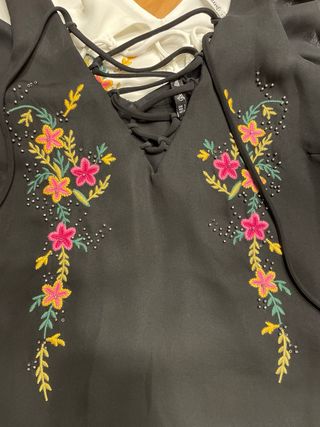 Blusa blanca bordada floral