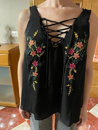 Blusa blanca bordada floral