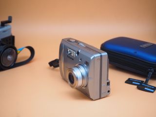 Fujifilm FinePix A203 Plata