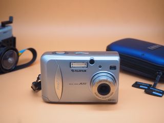 Fujifilm FinePix A203 Plata