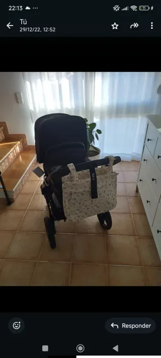 Carro de bebé negro con capazo