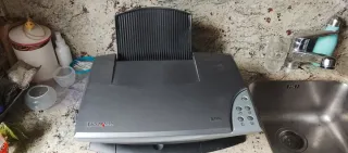 Imresora Escáner gris y blanco