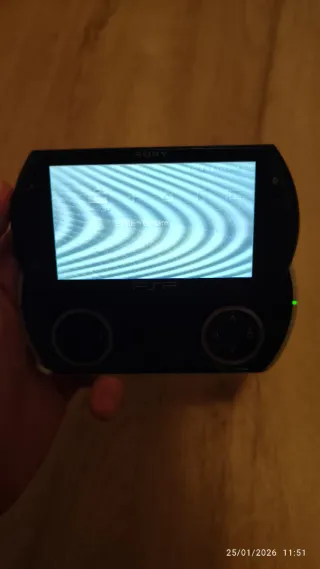 PSP GO Negra con funda y cargador