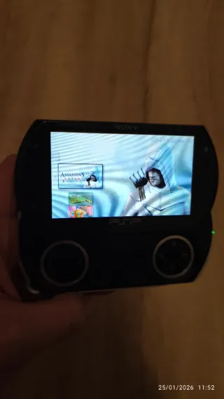 PSP GO Negra con funda y cargador