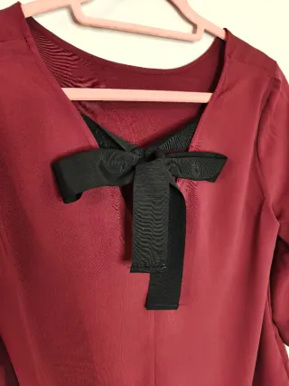 Camiseta burdeos manga volantes