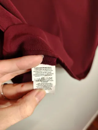 Camiseta burdeos manga volantes