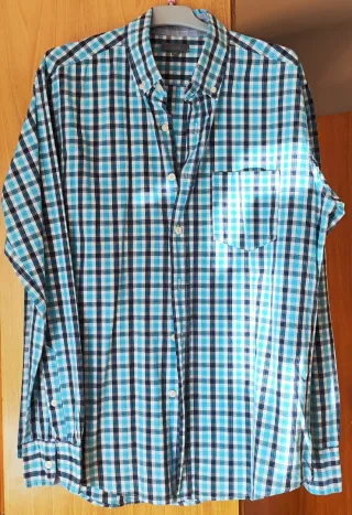 Camisa de cuadros azul y blanca