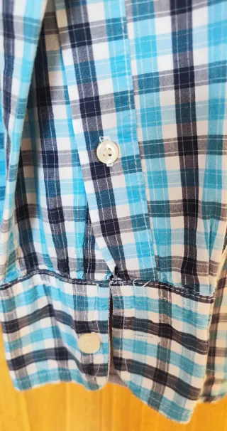 Camisa de cuadros azul y blanca