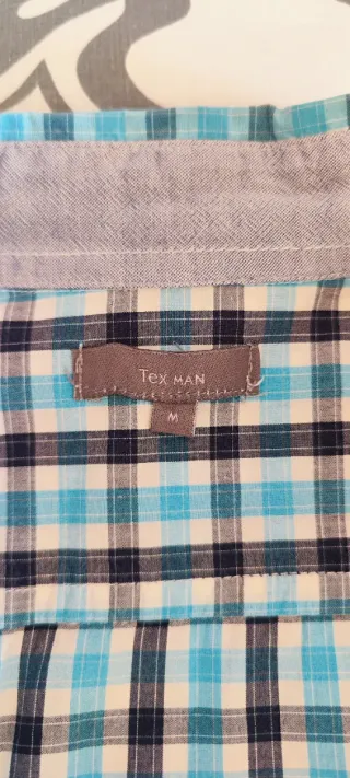 Camisa de cuadros azul y blanca