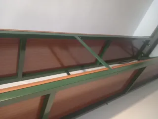 Estanterías de hierro y madera