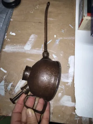 Aceitera industrial antigua