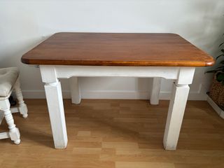 Mesa de madera y 3 sillas
