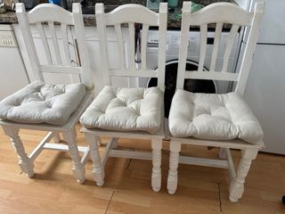 Mesa de madera y 3 sillas