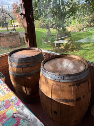 Barriles de madera rústicos Los 3, 100€