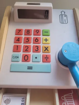 Caja registradora de juguete de madera