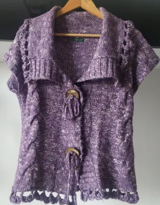 Chaleco de lana morado y blanco