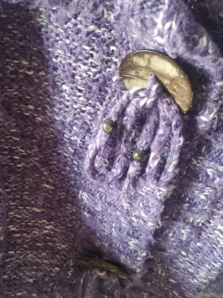 Chaleco de lana morado y blanco