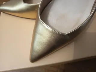 Sandalias doradas Menbur