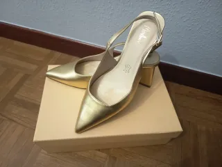 Sandalias doradas Menbur