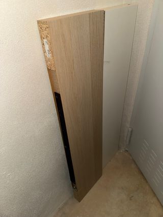 Baldas flotantes Ikea blanca y color madera