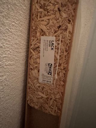 Baldas flotantes Ikea blanca y color madera