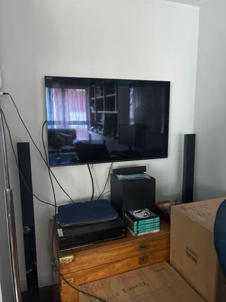 TV Sony Bravia + 2 Torres Altavoces + Altavoz 1x1