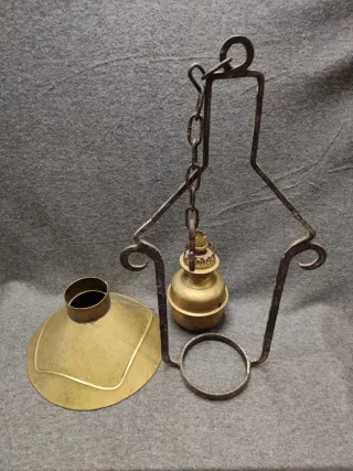 Antigua lámpara tipo quinqué