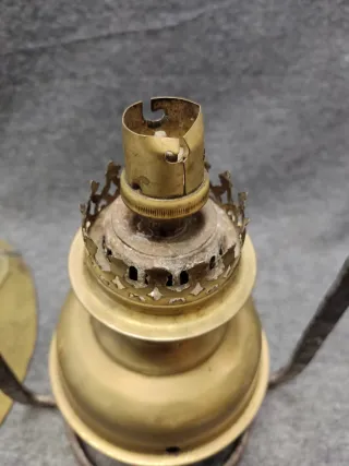 Antigua lámpara tipo quinqué