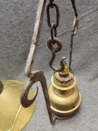 Antigua lámpara tipo quinqué