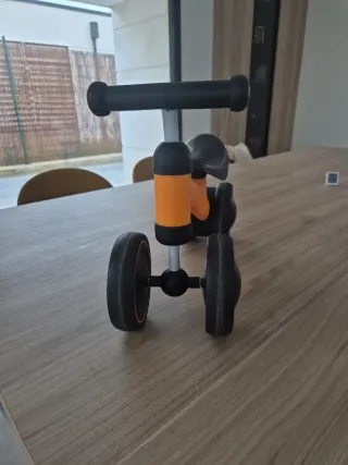 Triciclo infantil naranja