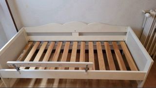 Cama infantil IKEA blanca CON SOMIER Y COLCHON