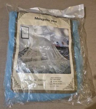 Mosquitera azul 100% poliéster nueva.