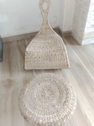 Conjunto mimbre mecedora y puff o mesa