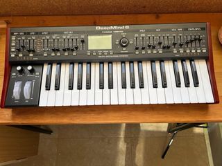 Sintetizador Behringer DeepMind 6