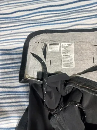Pantalón Dockers Alpha Khaki W29 L32 Negro