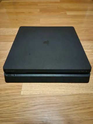 PS4 Slim 500GB + 2 Mandos oficiales + 2 Juegos