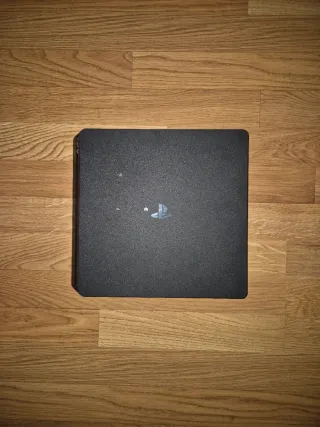 PS4 Slim 500GB + 2 Mandos oficiales + 2 Juegos
