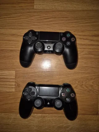 PS4 Slim 500GB + 2 Mandos oficiales + 2 Juegos