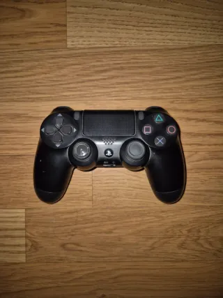 PS4 Slim 500GB + 2 Mandos oficiales + 2 Juegos