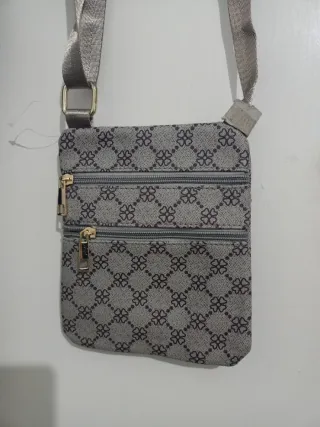 Bolso pequeño bandolera con estampado, nuevo.