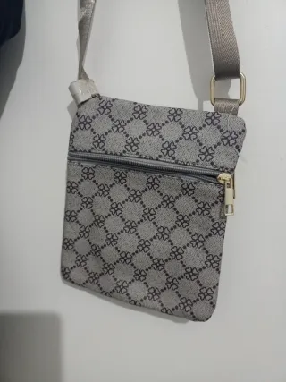 Bolso pequeño bandolera con estampado, nuevo.
